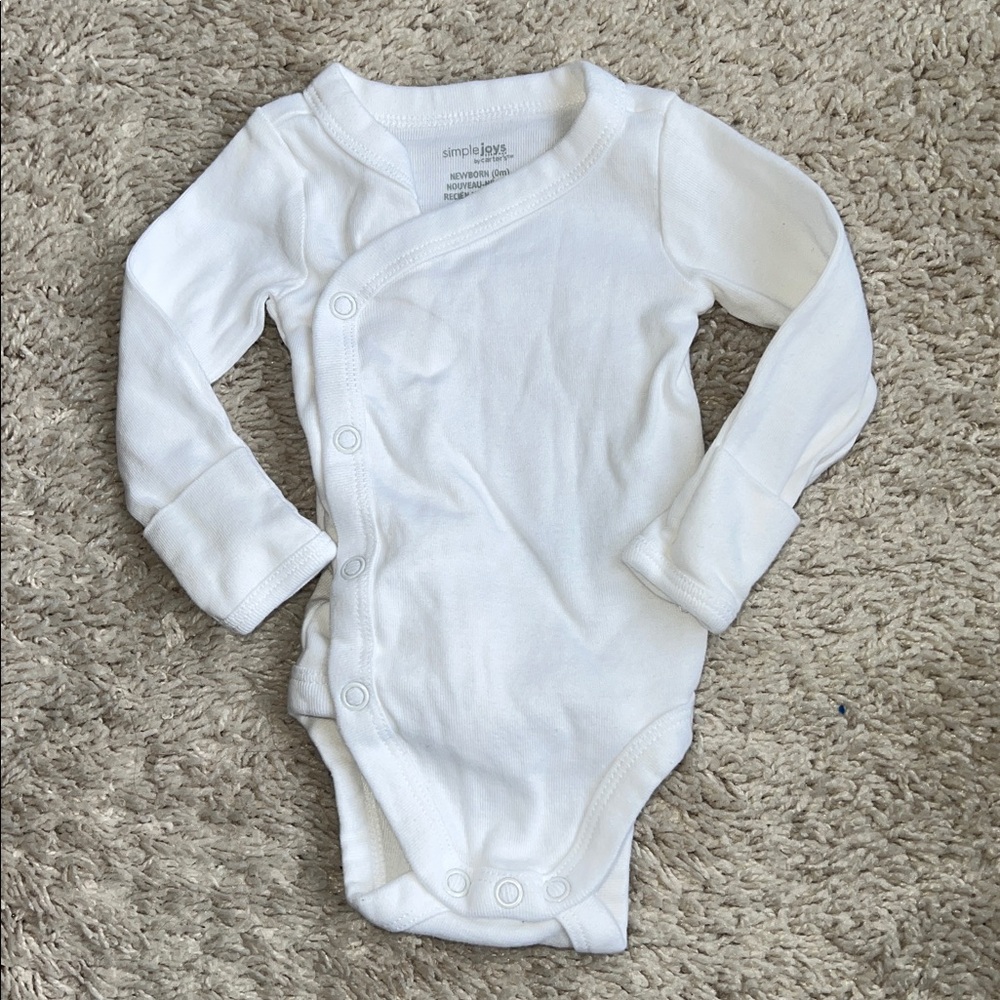 4 Pack NWOT White Long Sleeve Newborn Side Snap Bodysuits